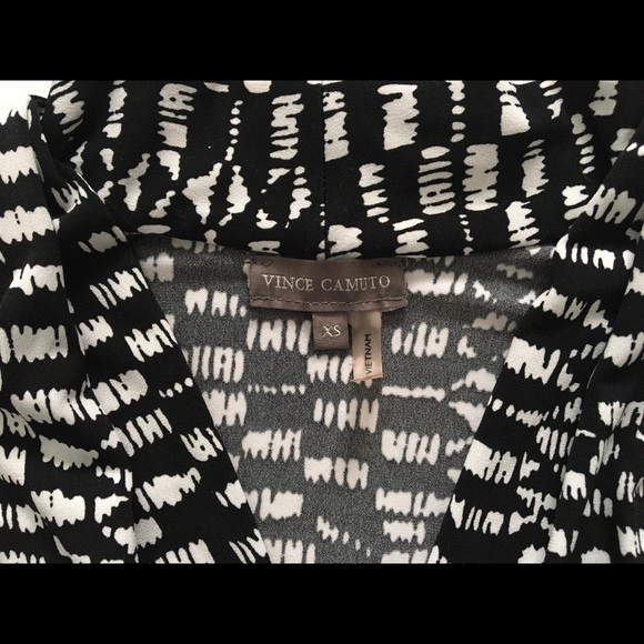 Vince Camuto Sleeveless Blouse Ruched Sides - Picture 3 of 5